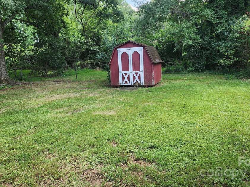 4104 Dinglewood Avenue, Charlotte, NC 28205.  MLS# CAR4239709, YatesRealty ID 3549. 