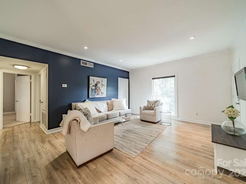 5927 Quail Hollow Road, Charlotte, NC 28210.  MLS# CAR4260854, YatesRealty ID 3549. 