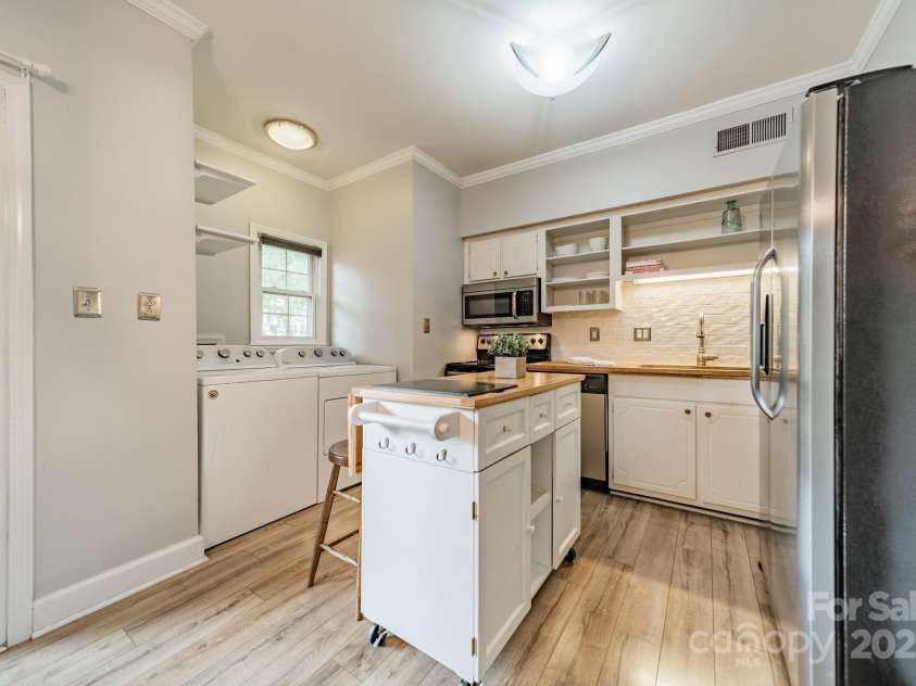 5927 Quail Hollow Road, Charlotte, NC 28210.  MLS# CAR4260854, YatesRealty ID 3549. 