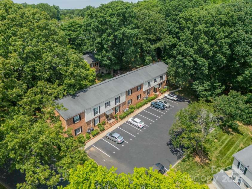 5927 Quail Hollow Road, Charlotte, NC 28210.  MLS# CAR4260854, YatesRealty ID 3549. 