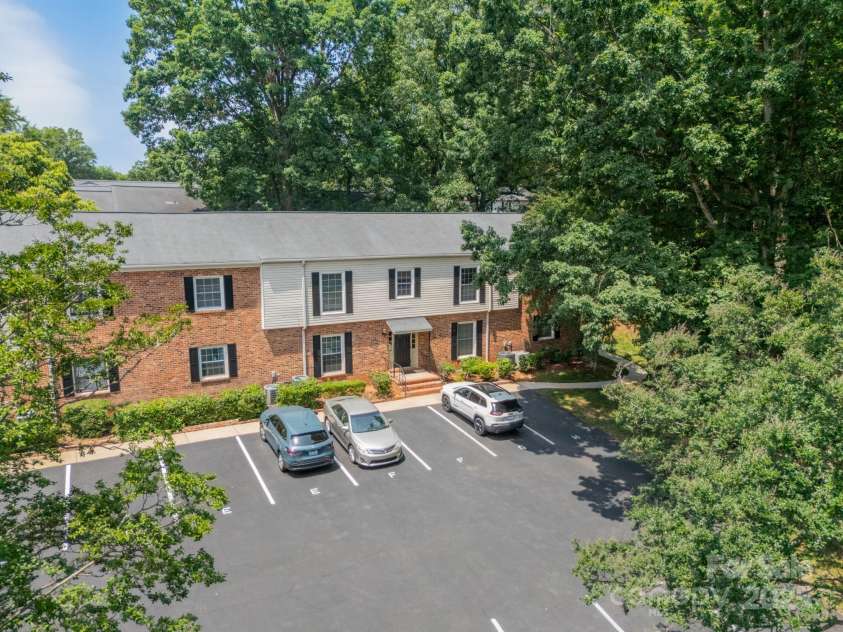 5927 Quail Hollow Road, Charlotte, NC 28210.  MLS# CAR4260854, YatesRealty ID 3549. 