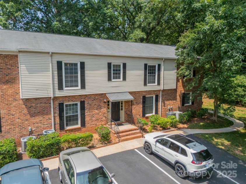 5927 Quail Hollow Road, Charlotte, NC 28210.  MLS# CAR4260854, YatesRealty ID 3549. 