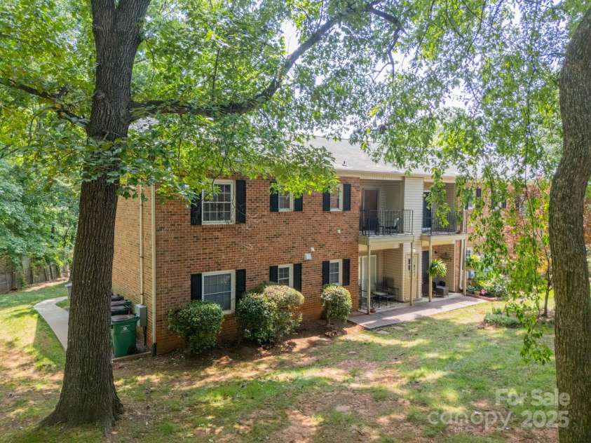 5927 Quail Hollow Road, Charlotte, NC 28210.  MLS# CAR4260854, YatesRealty ID 3549. 