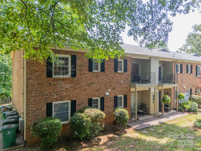 5927 Quail Hollow Road, Charlotte, NC 28210.  MLS# CAR4260854, YatesRealty ID 3549. 