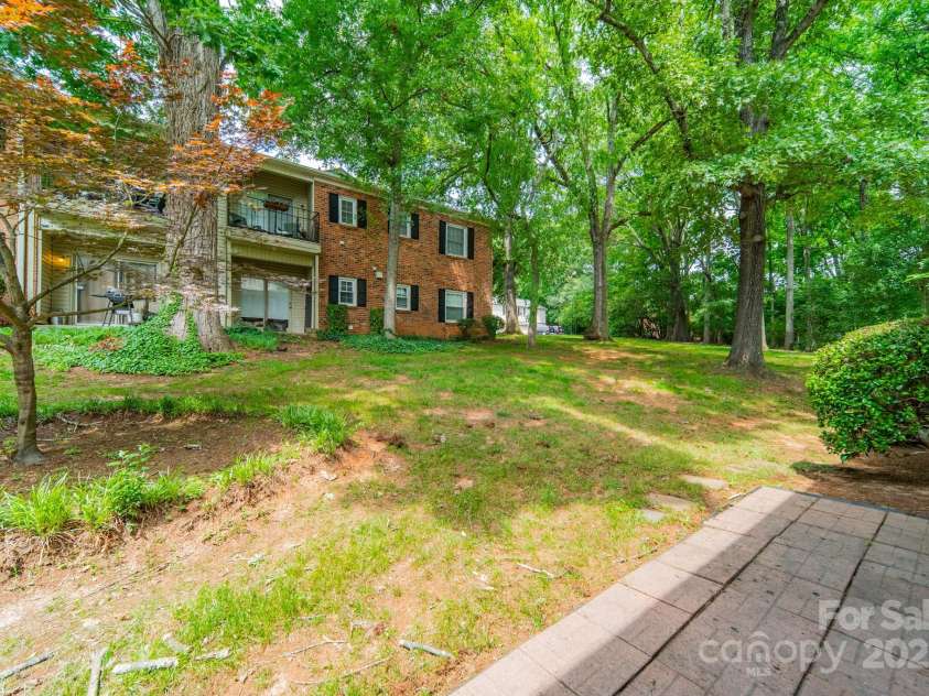 5927 Quail Hollow Road, Charlotte, NC 28210.  MLS# CAR4260854, YatesRealty ID 3549. 