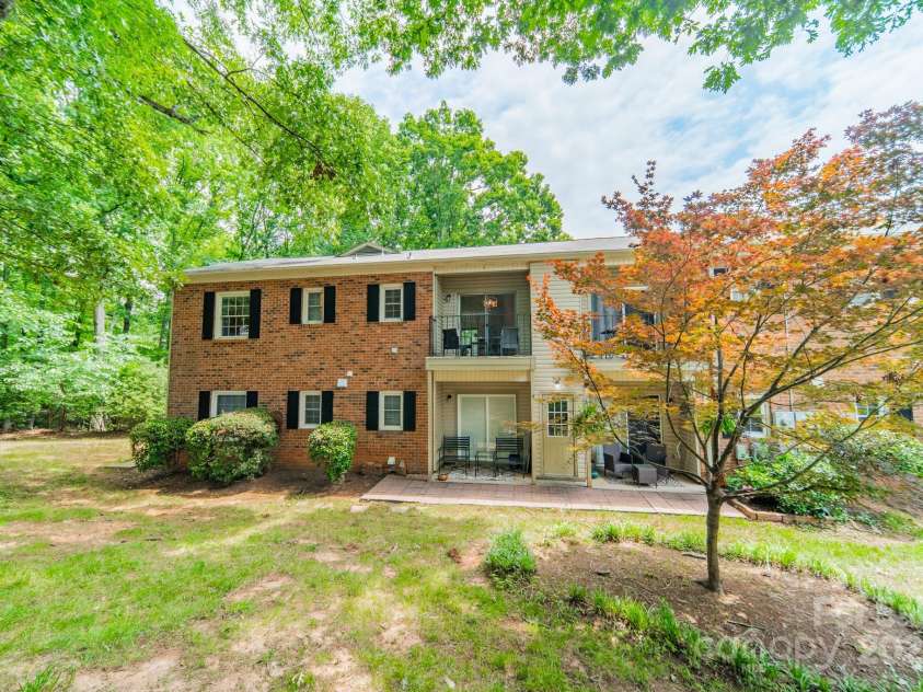 5927 Quail Hollow Road, Charlotte, NC 28210.  MLS# CAR4260854, YatesRealty ID 3549. 