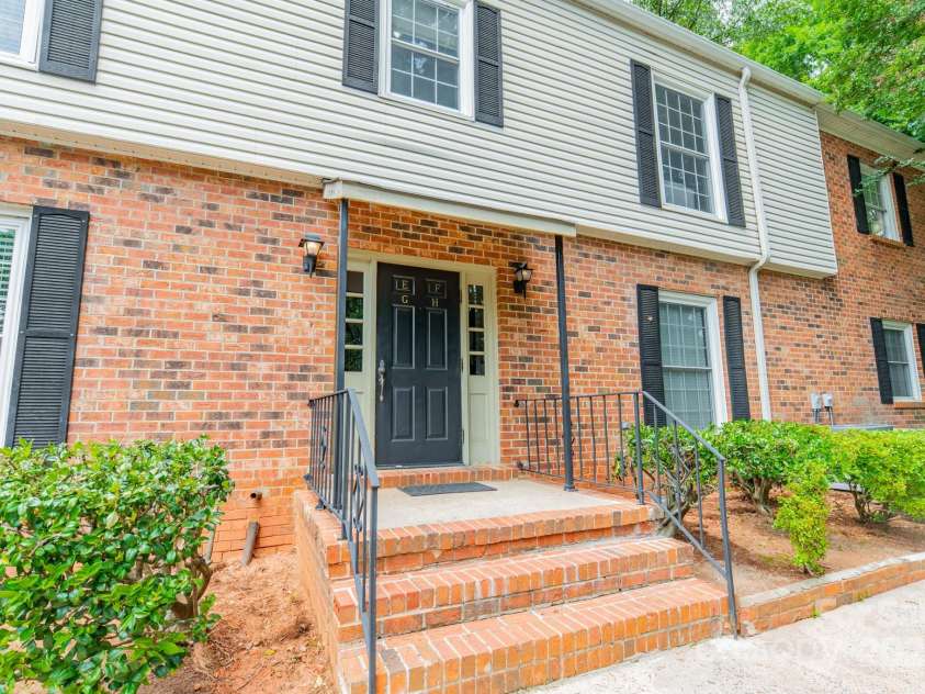 5927 Quail Hollow Road, Charlotte, NC 28210.  MLS# CAR4260854, YatesRealty ID 3549. 