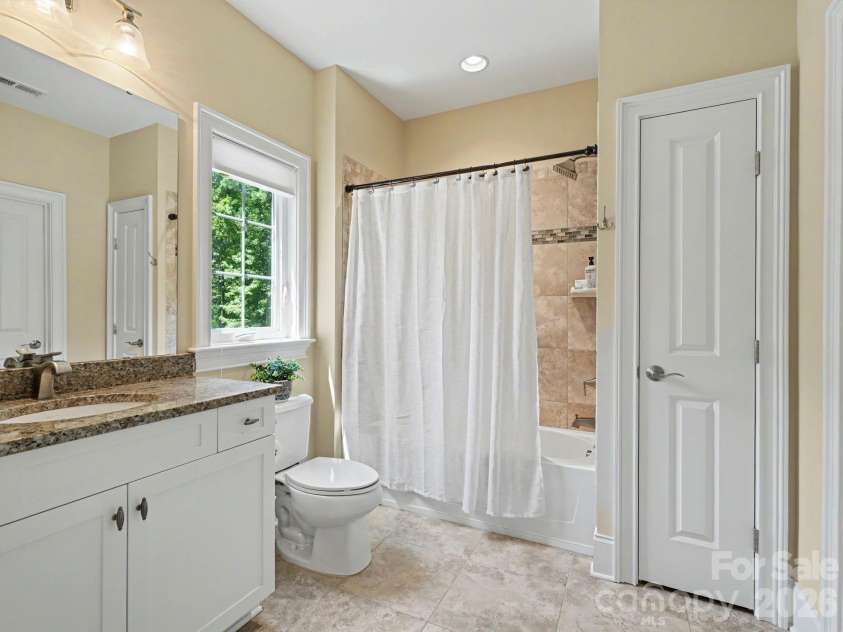 10530 Sweetleaf Place, Charlotte, NC 28278.  MLS# CAR4399864, YatesRealty ID 35490. Attached bath.