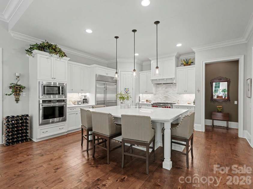 10530 Sweetleaf Place, Charlotte, NC 28278.  MLS# CAR4399864, YatesRealty ID 35490. Spacious kitchen.