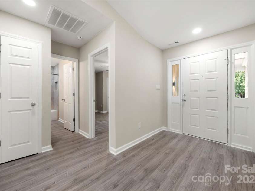 11120 Michaelangelo Court, Charlotte, NC 28226.  MLS# CAR4285230, YatesRealty ID 35495. Front door entry