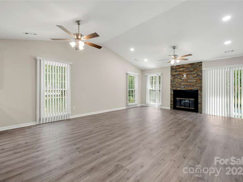11120 Michaelangelo Court, Charlotte, NC 28226.  MLS# CAR4285230, YatesRealty ID 35495. New paint, flooring and ceiling fans/fixtures !throughout!