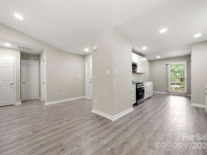 11120 Michaelangelo Court, Charlotte, NC 28226.  MLS# CAR4285230, YatesRealty ID 35495. New recessed lighting!