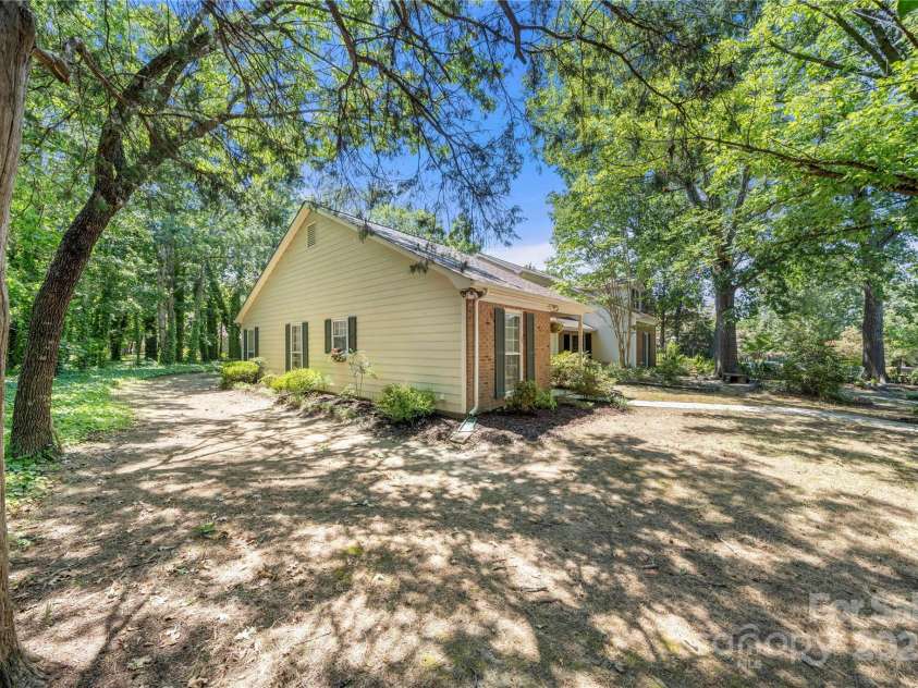 11120 Michaelangelo Court, Charlotte, NC 28226.  MLS# CAR4285230, YatesRealty ID 35495. Private location!