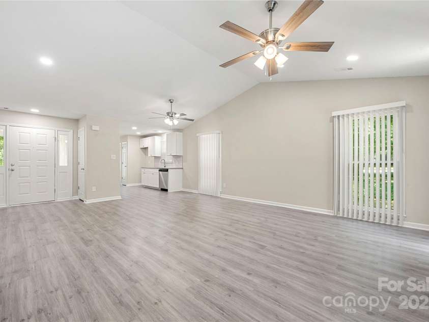 11120 Michaelangelo Court, Charlotte, NC 28226.  MLS# CAR4285230, YatesRealty ID 35495. Vaulted ceilings in dining area and living room!