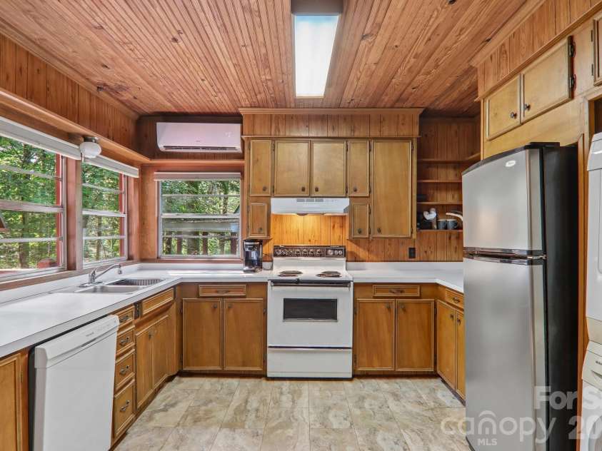 61 Bo Diddly Lane, Cedar Mountain, NC 28718.  MLS# CAR4399464, YatesRealty ID 35495. 