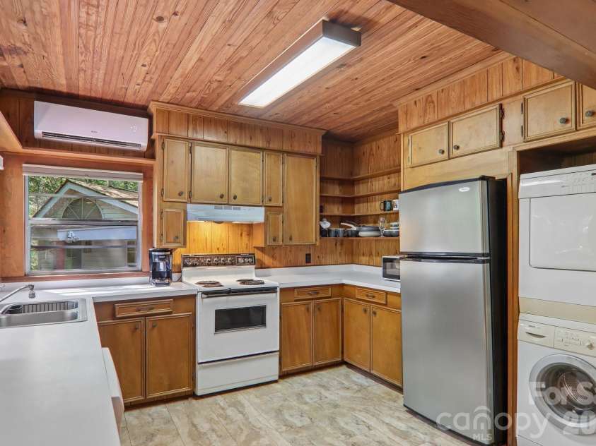 61 Bo Diddly Lane, Cedar Mountain, NC 28718.  MLS# CAR4399464, YatesRealty ID 35495. 