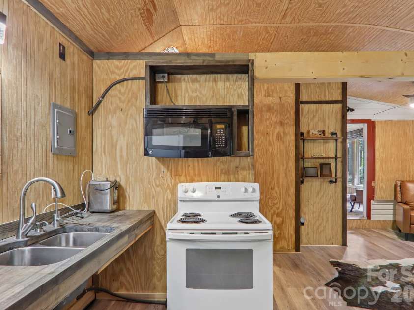 61 Bo Diddly Lane, Cedar Mountain, NC 28718.  MLS# CAR4399464, YatesRealty ID 35495. 