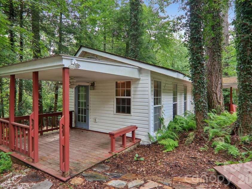 61 Bo Diddly Lane, Cedar Mountain, NC 28718.  MLS# CAR4399464, YatesRealty ID 35495. 
