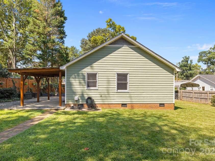 104 Oak Street, Belmont, NC 28012.  MLS# CAR4295231, YatesRealty ID 35496. 