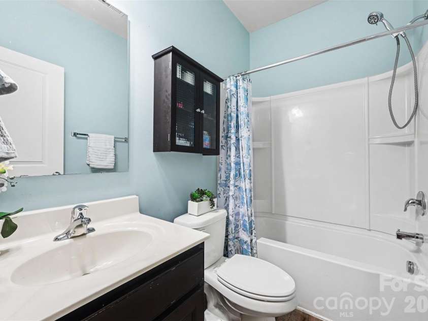 5700 Verducci Lane, Waxhaw, NC 28173.  MLS# CAR4392048, YatesRealty ID 35497. Full Bath on main level is just steps from the main level bedroom.
