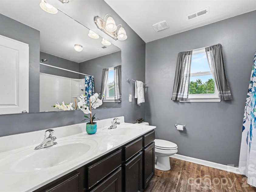 5700 Verducci Lane, Waxhaw, NC 28173.  MLS# CAR4392048, YatesRealty ID 35497. Hall bathroom with dual vanities serves both secondary bedrooms.