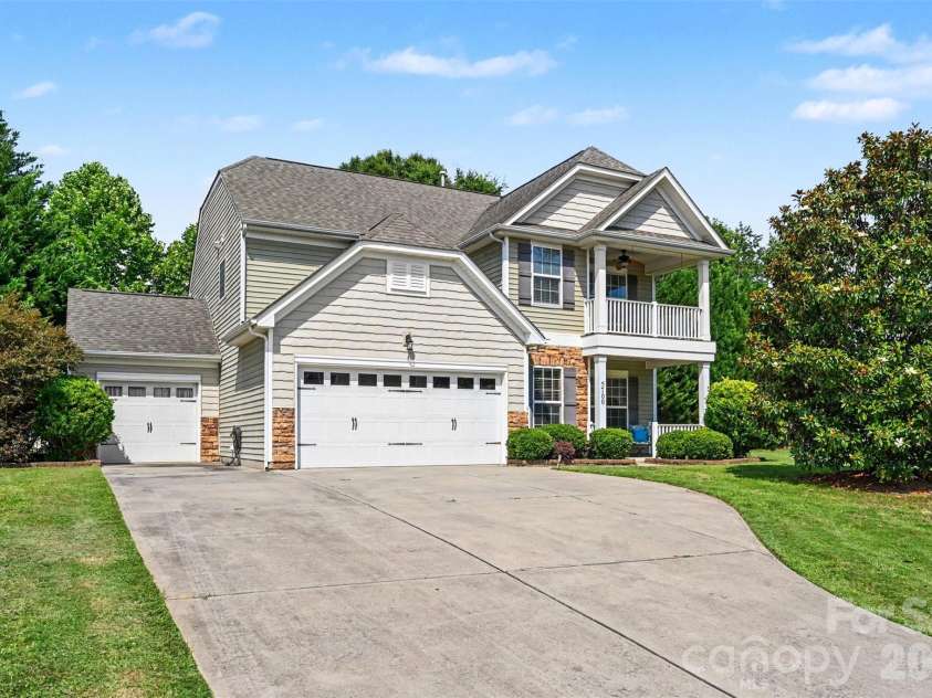 5700 Verducci Lane, Waxhaw, NC 28173.  MLS# CAR4392048, YatesRealty ID 35497. Oversized driveway easily accommodates three cars wide and deep!