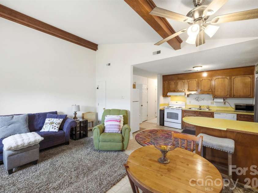 6010 Pleasant Grove Road, Charlotte, NC 28216.  MLS# CAR4401539, YatesRealty ID 35498. 