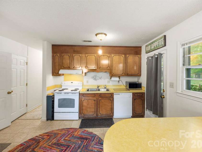6010 Pleasant Grove Road, Charlotte, NC 28216.  MLS# CAR4401539, YatesRealty ID 35498. 