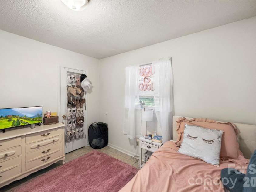 6010 Pleasant Grove Road, Charlotte, NC 28216.  MLS# CAR4401539, YatesRealty ID 35498. 