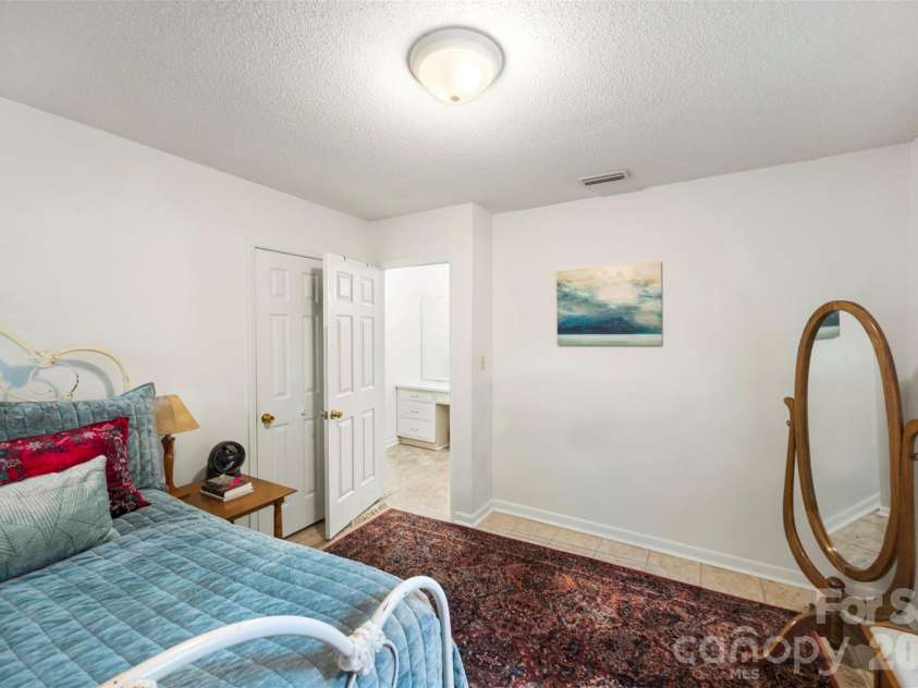 6010 Pleasant Grove Road, Charlotte, NC 28216.  MLS# CAR4401539, YatesRealty ID 35498. 