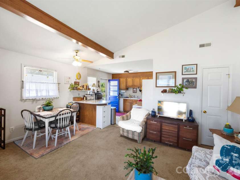 6010 Pleasant Grove Road, Charlotte, NC 28216.  MLS# CAR4401539, YatesRealty ID 35498. 