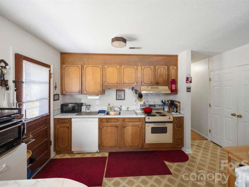 6010 Pleasant Grove Road, Charlotte, NC 28216.  MLS# CAR4401539, YatesRealty ID 35498. 