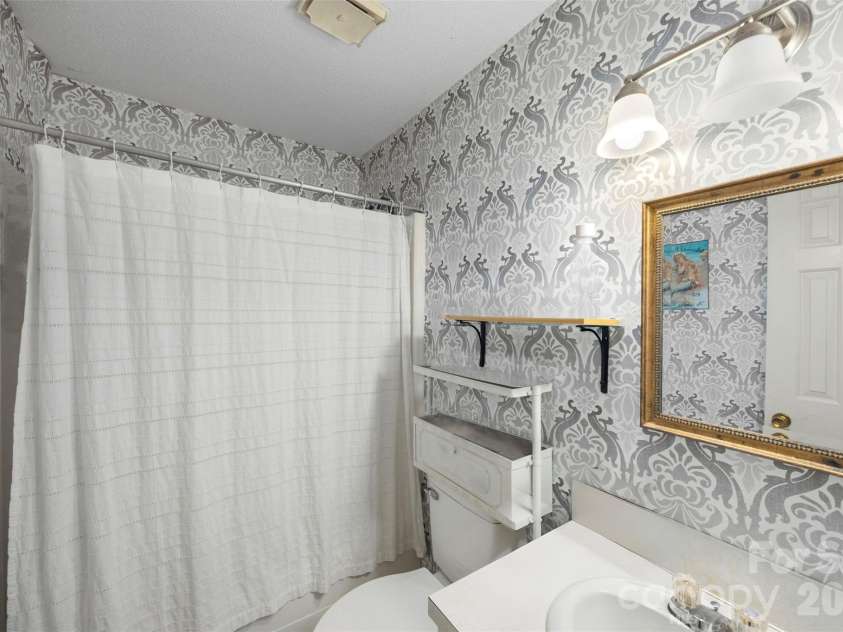 6010 Pleasant Grove Road, Charlotte, NC 28216.  MLS# CAR4401539, YatesRealty ID 35498. 