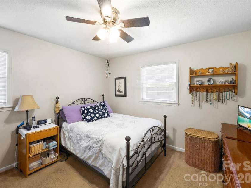 6010 Pleasant Grove Road, Charlotte, NC 28216.  MLS# CAR4401539, YatesRealty ID 35498. 