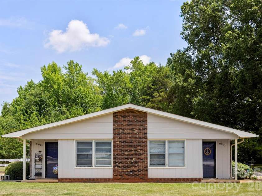 6010 Pleasant Grove Road, Charlotte, NC 28216.  MLS# CAR4401539, YatesRealty ID 35498. 