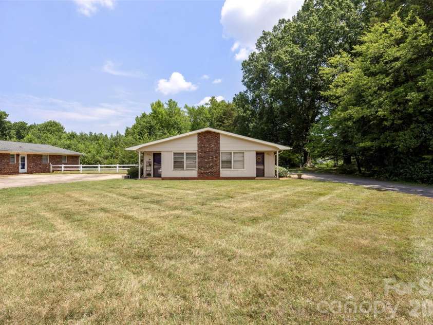 6010 Pleasant Grove Road, Charlotte, NC 28216.  MLS# CAR4401539, YatesRealty ID 35498. 