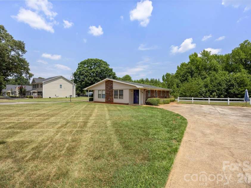 6010 Pleasant Grove Road, Charlotte, NC 28216.  MLS# CAR4401539, YatesRealty ID 35498. 