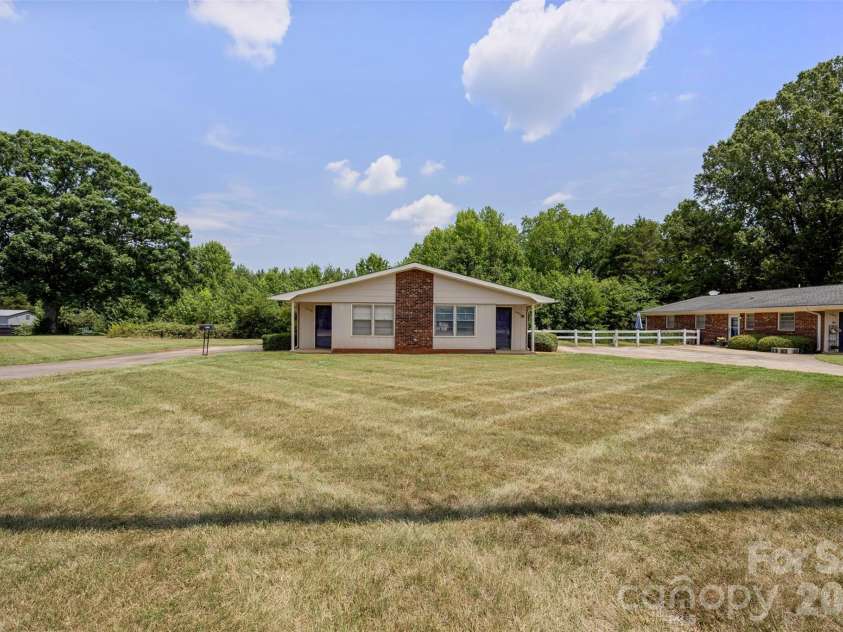 6010 Pleasant Grove Road, Charlotte, NC 28216.  MLS# CAR4401539, YatesRealty ID 35498. 