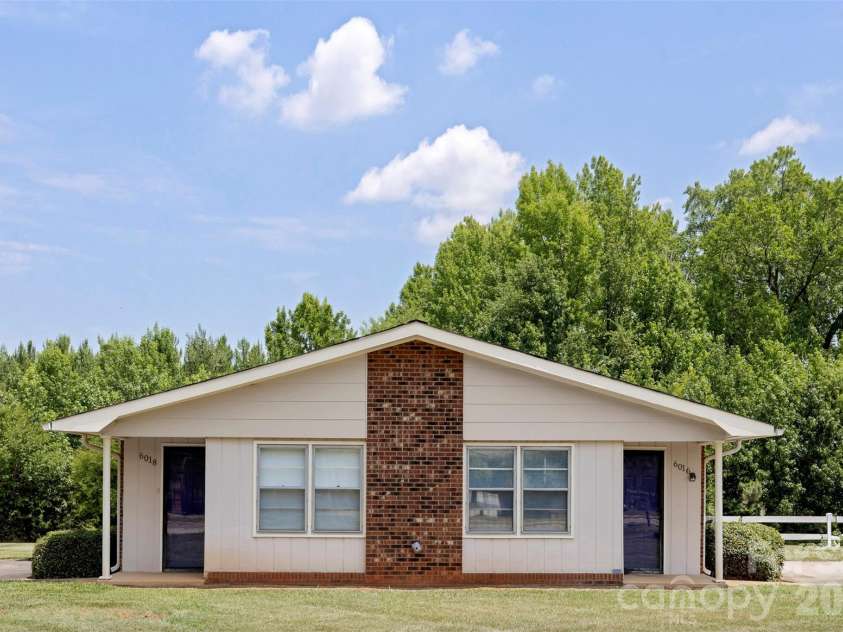 6010 Pleasant Grove Road, Charlotte, NC 28216.  MLS# CAR4401539, YatesRealty ID 35498. 
