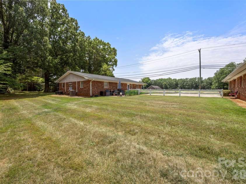 6010 Pleasant Grove Road, Charlotte, NC 28216.  MLS# CAR4401539, YatesRealty ID 35498. 