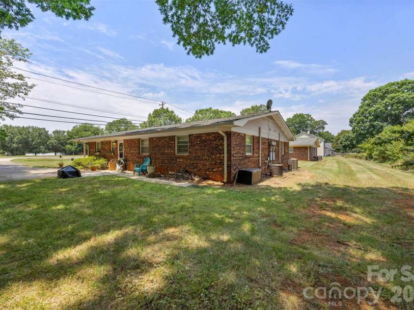 6010 Pleasant Grove Road, Charlotte, NC 28216.  MLS# CAR4401539, YatesRealty ID 35498. 