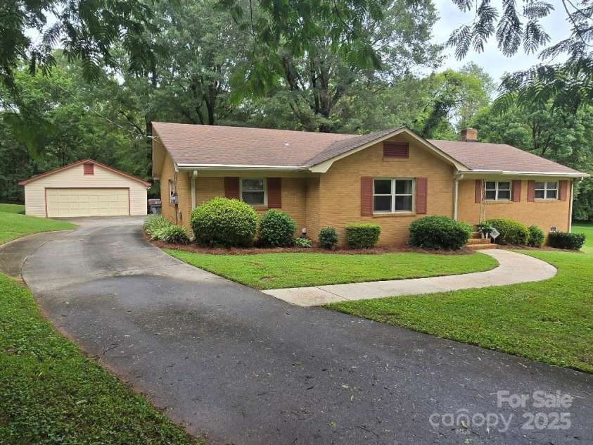 9517 Gregory Place, Charlotte, NC 28227.  MLS# CAR4290729, YatesRealty ID 35498. 