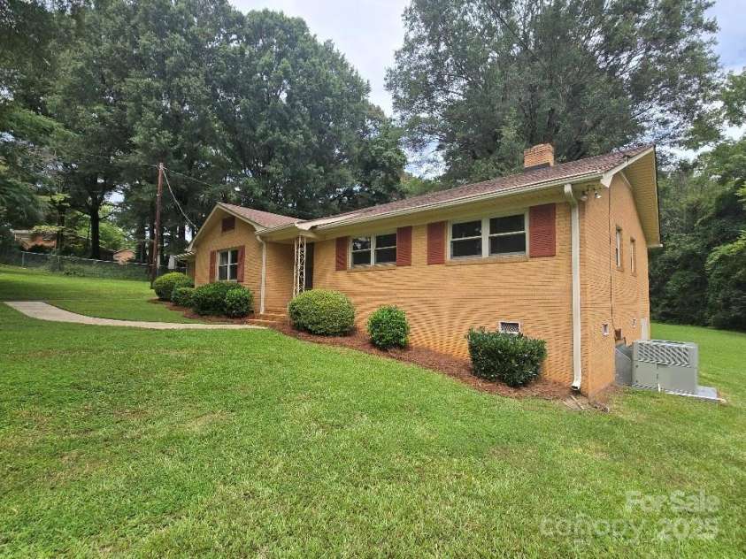 9517 Gregory Place, Charlotte, NC 28227.  MLS# CAR4290729, YatesRealty ID 35498. 