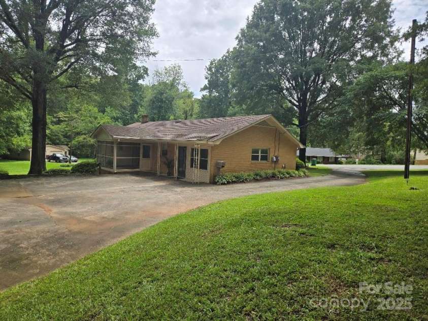 9517 Gregory Place, Charlotte, NC 28227.  MLS# CAR4290729, YatesRealty ID 35498. 