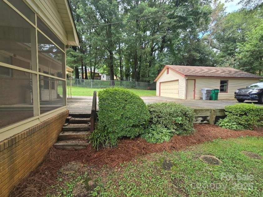 9517 Gregory Place, Charlotte, NC 28227.  MLS# CAR4290729, YatesRealty ID 35498. 