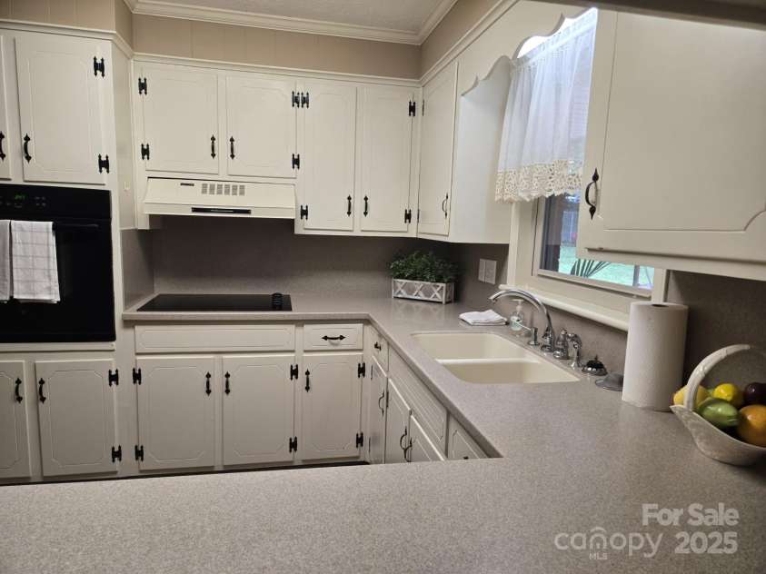 9517 Gregory Place, Charlotte, NC 28227.  MLS# CAR4290729, YatesRealty ID 35498. 