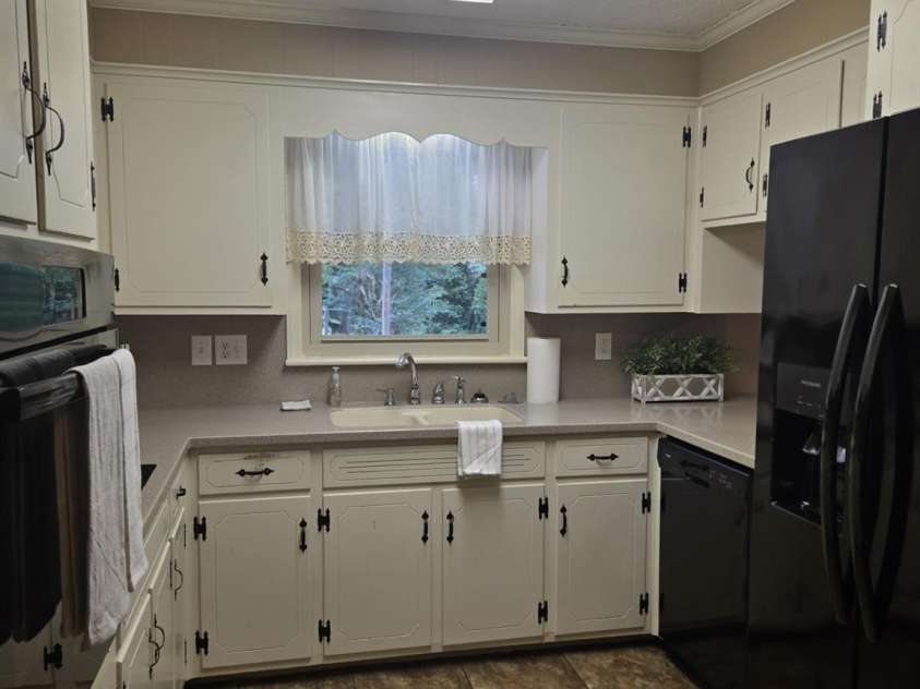 9517 Gregory Place, Charlotte, NC 28227.  MLS# CAR4290729, YatesRealty ID 35498. 
