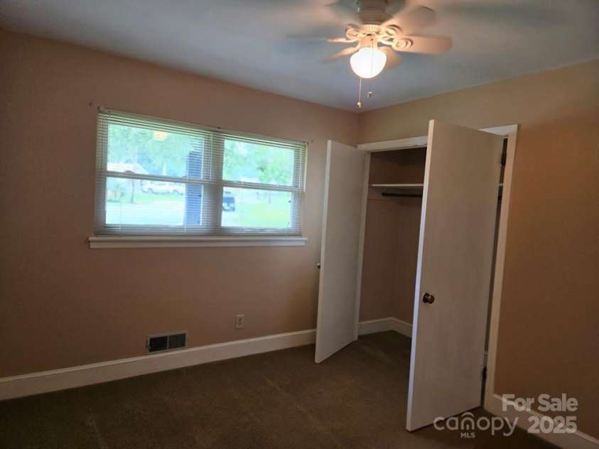 9517 Gregory Place, Charlotte, NC 28227.  MLS# CAR4290729, YatesRealty ID 35498. 