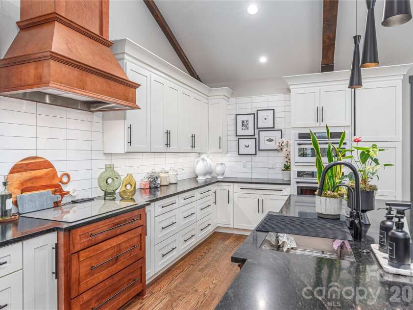 28 & 30 Garren View Drive, Fairview, NC 28730.  MLS# CAR4397889, YatesRealty ID 35499. 