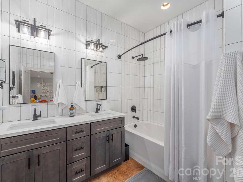 28 & 30 Garren View Drive, Fairview, NC 28730.  MLS# CAR4397889, YatesRealty ID 35499. Full bath